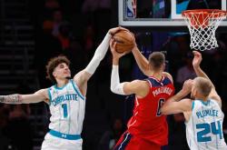 开云体育中国-黄蜂碾压奇才，波尔津吉斯统治全场