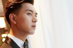 开云体育登录-双重变奏，勇士的团队史诗与东契奇的个人神域