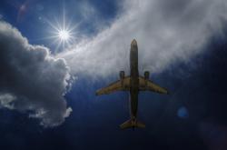 开云体育中国-看到这个看似穿越的关键词组合—一边是NBA季后赛术语，一边是两支地理与足球实力迥异的球队—反而激起了创作欲望。这或许正是通往一个独特故事的钥匙