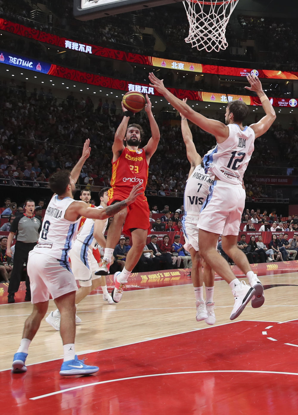 西班牙男篮强势日本男篮,布拉德利绝境逆转 西班牙男篮强势日本男篮,布拉德利绝境逆转