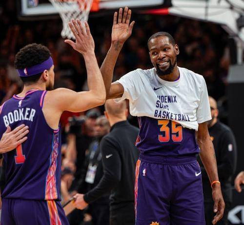 篮网逆转福建队，布克统治全场