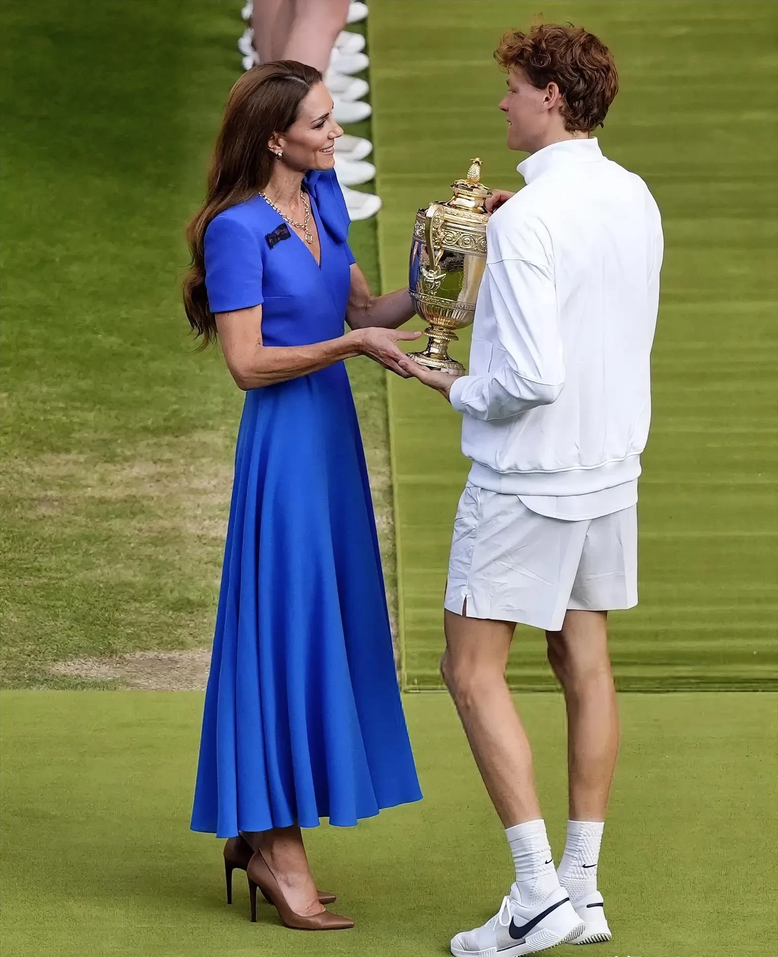 温网险胜戴维斯杯，辛纳惊艳四座