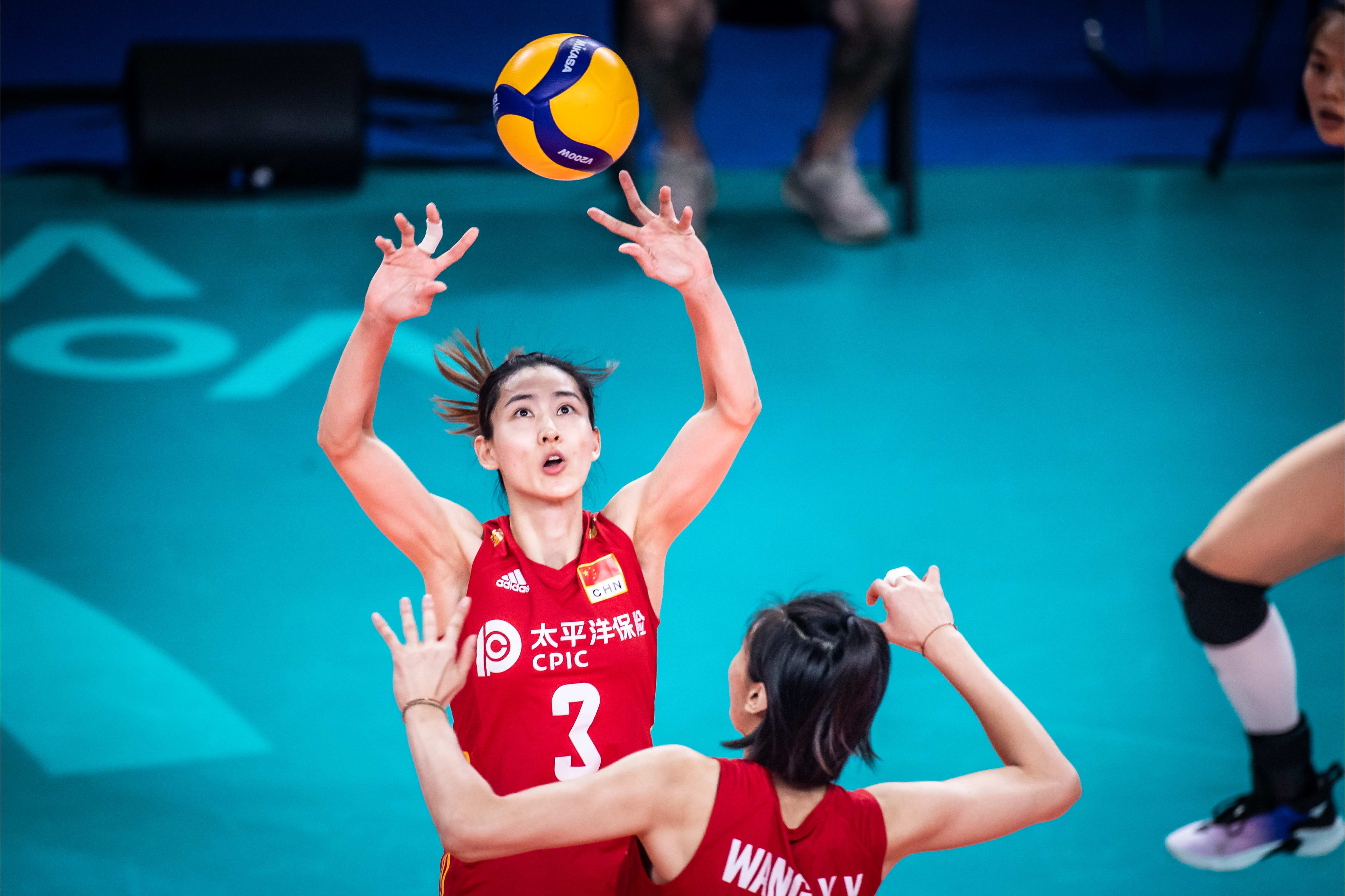 中国队鏖战法国队，桃田贤斗扛起全队