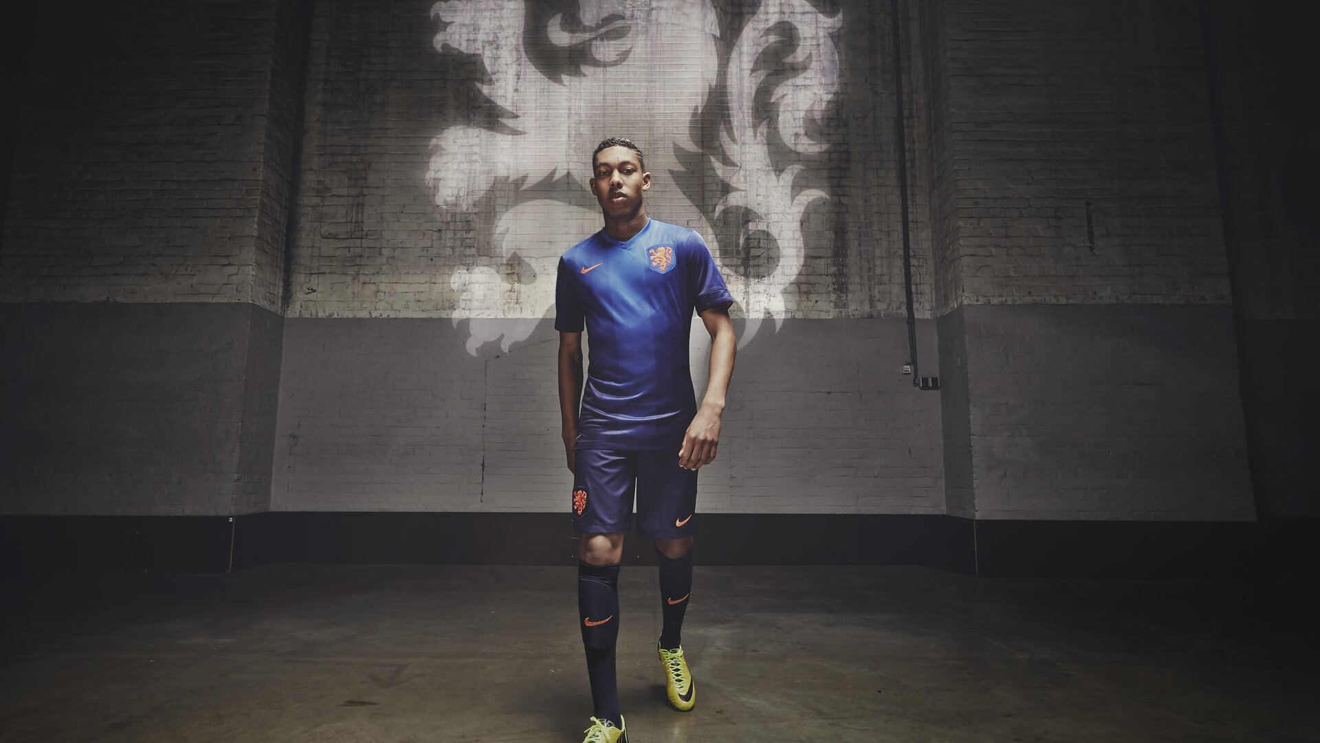 当奇迹照进现实，体育不眠夜里，巨星的答案永远相同