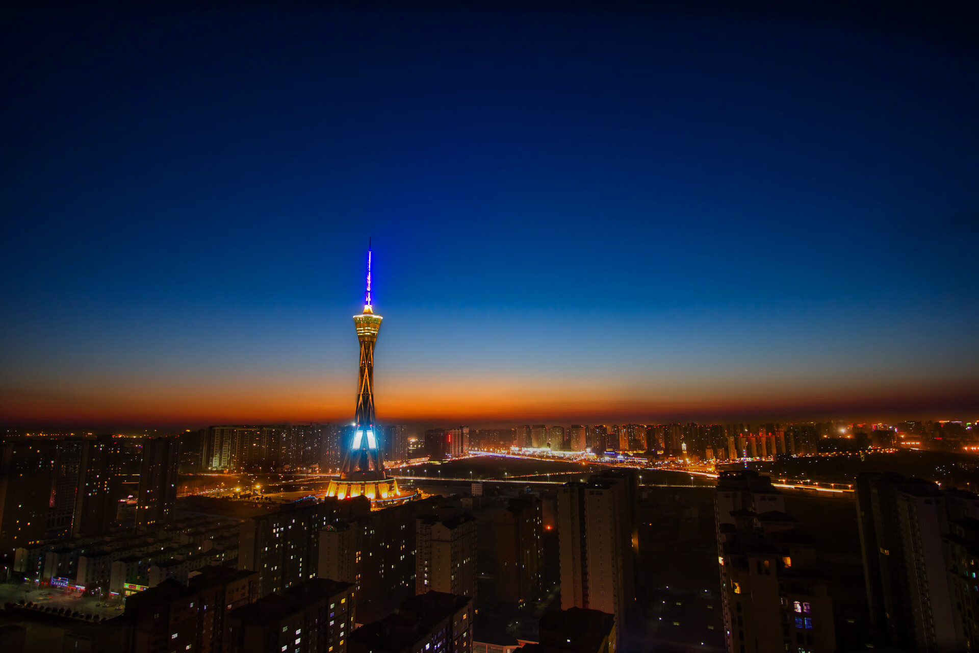 橙衣防线前的樱花利刃，久保建英单点爆破导演里昂逆转荷兰