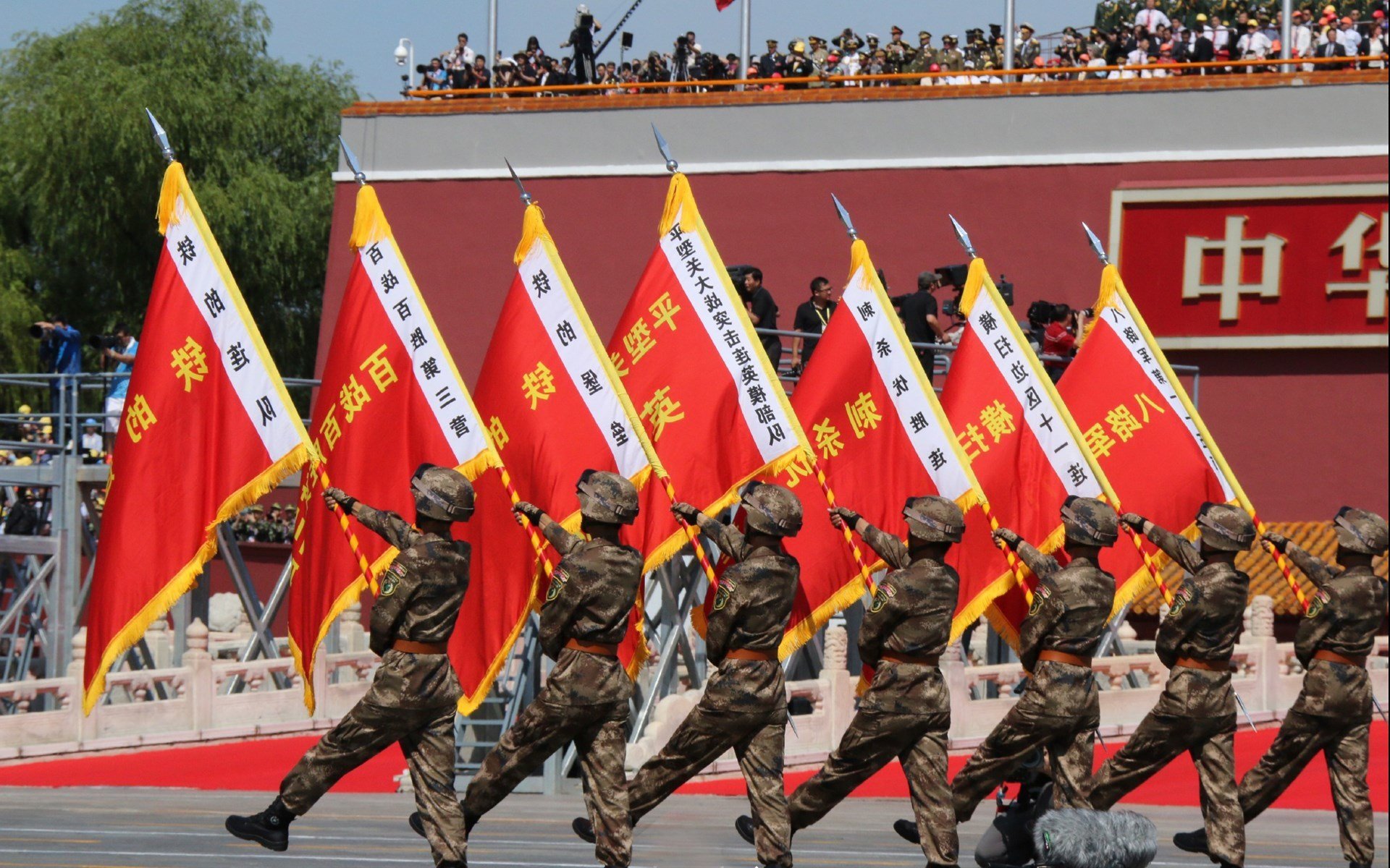 看到您的需求了,这个关键词极具画面感和故事性。它像一句高度浓缩的赛事新闻导语,我们可以将它扩展成一个充满张力的故事