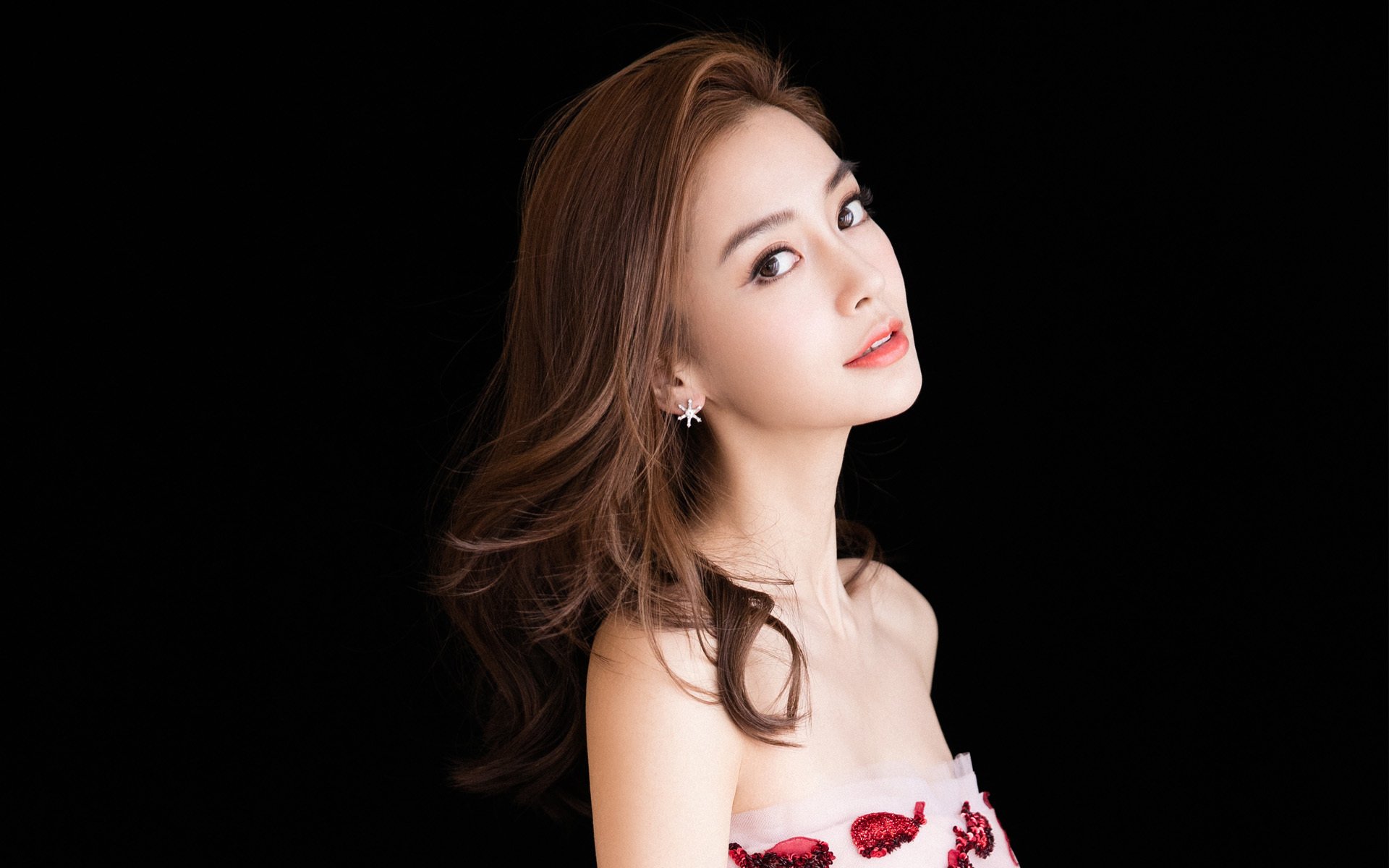 全球篮球的不眠夜，当爵士在CBA提前写下结局，字母哥在伯纳乌掀起狂潮